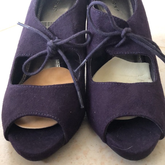 💜Fioni Faux Suede Purple peep toe mary jane style tie front heels - Picture 5 of 11